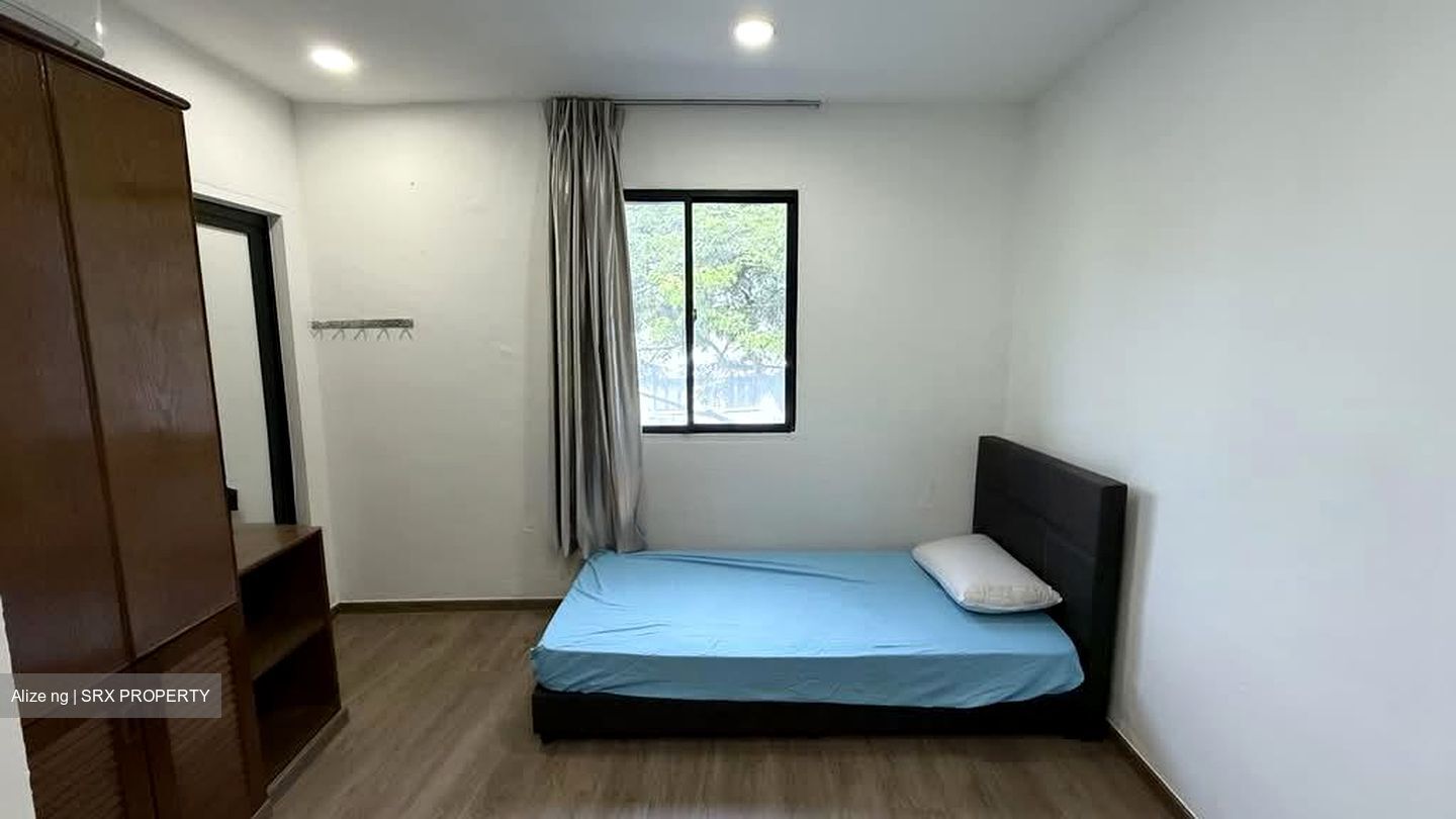 Changi Road (D14), Shop House #595142401